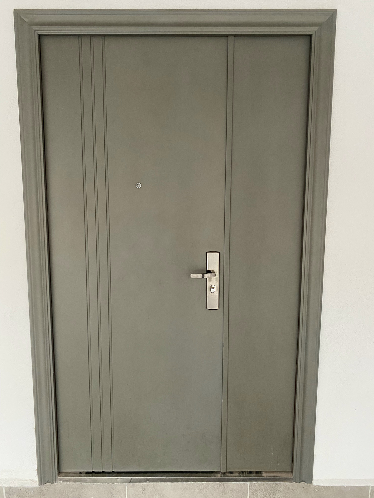 3 of 34: Puerta de seguridad