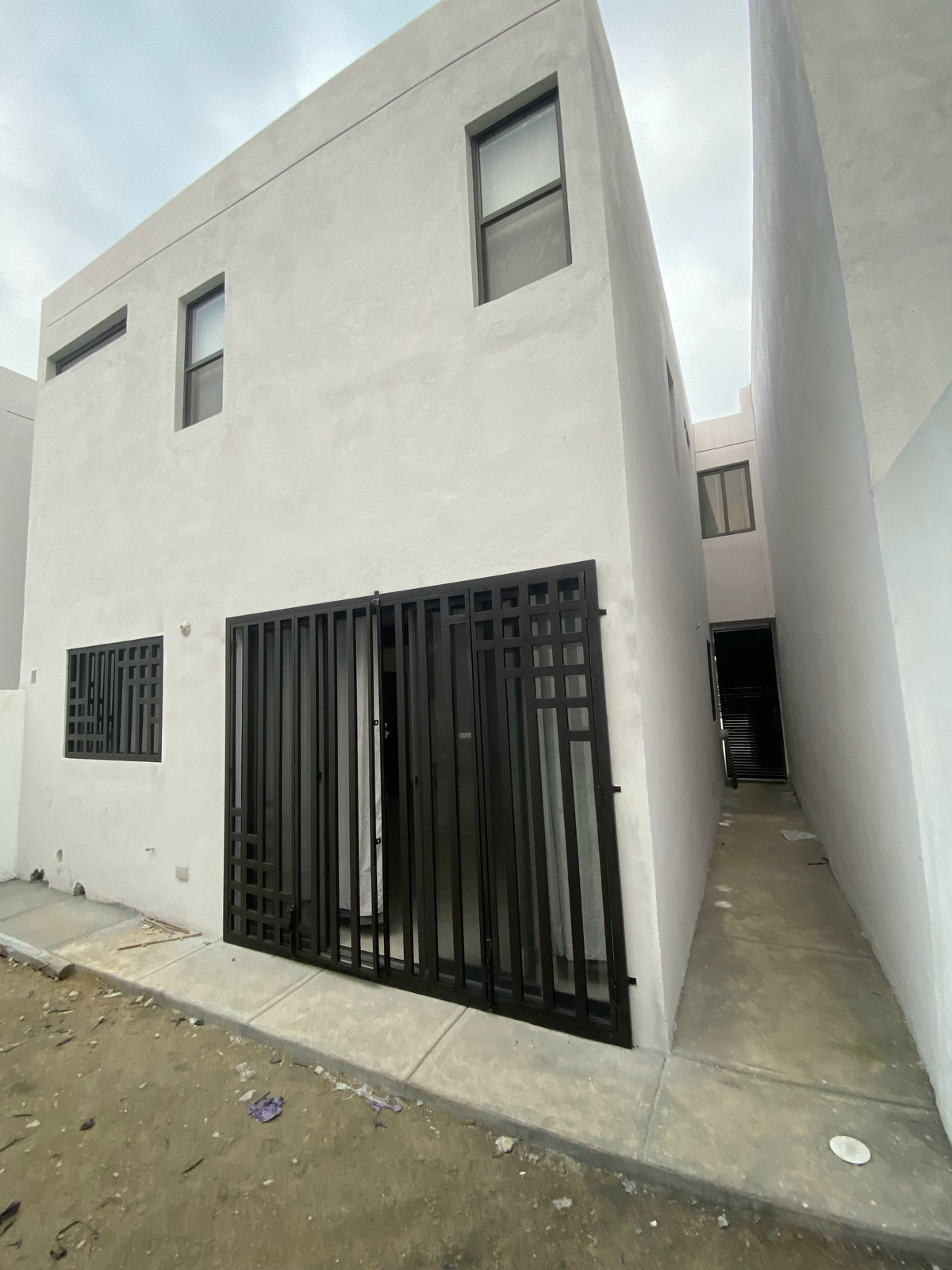 9 of 34: Protecciones traseras