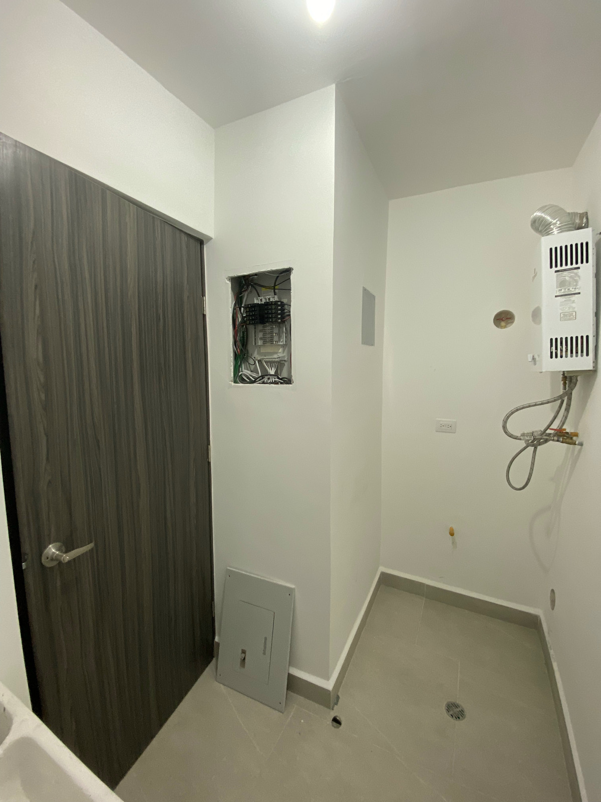 22 of 34: Lavandería techada