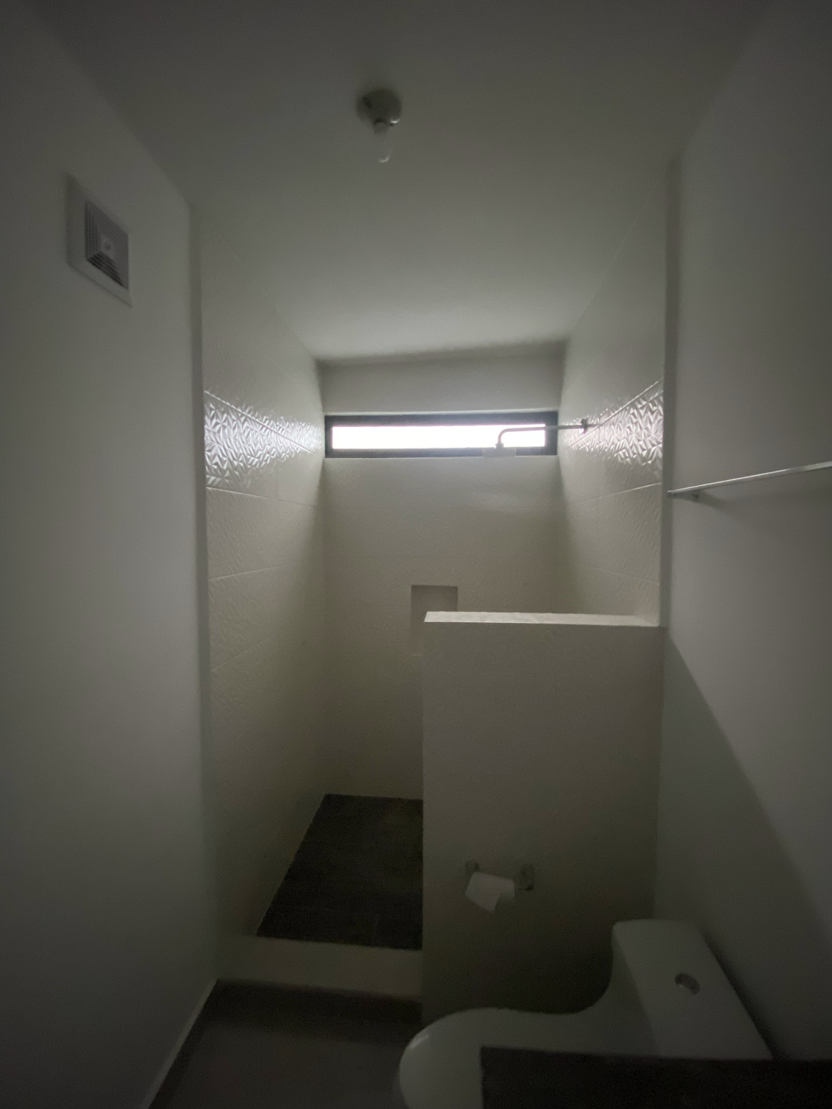 27 of 34: Baño completo de recámara secundaria