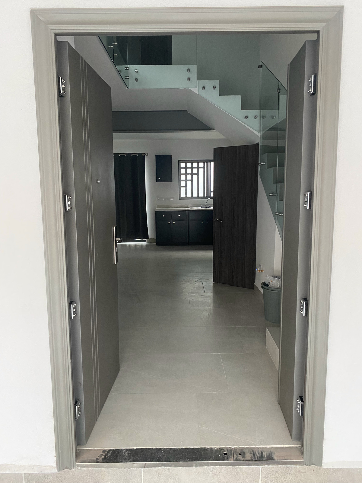 4 of 34: Puerta apertura completa