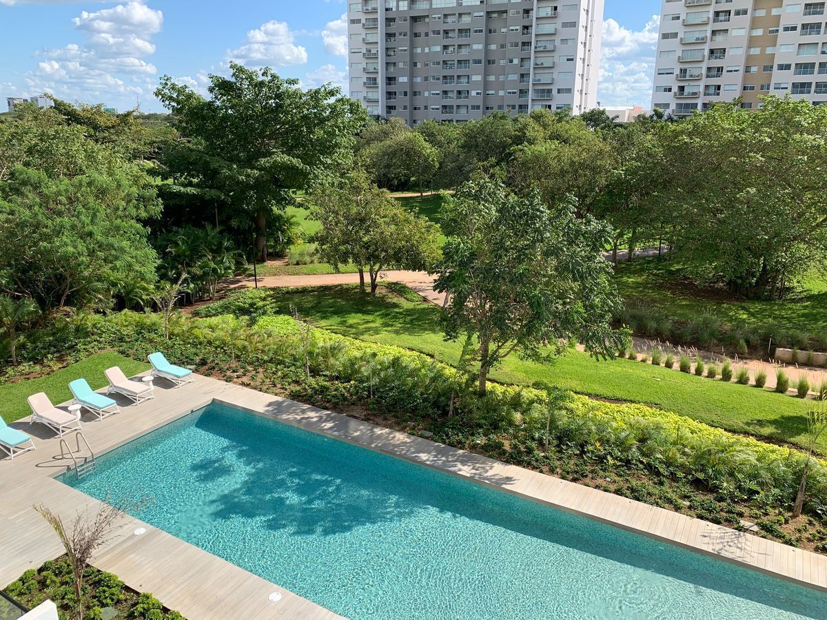 33 of 41: PISCINA JUNTO AL PARQUE CENTRAL