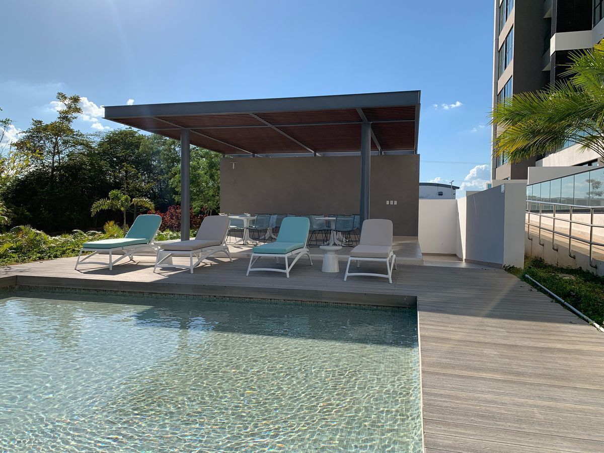 34 of 41: PISCINA JUNTO AL PARQUE CENTRAL CON BAÑOS