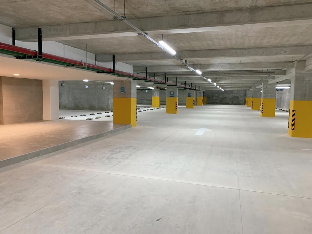 37 of 41: ESTACIONAMIENTO