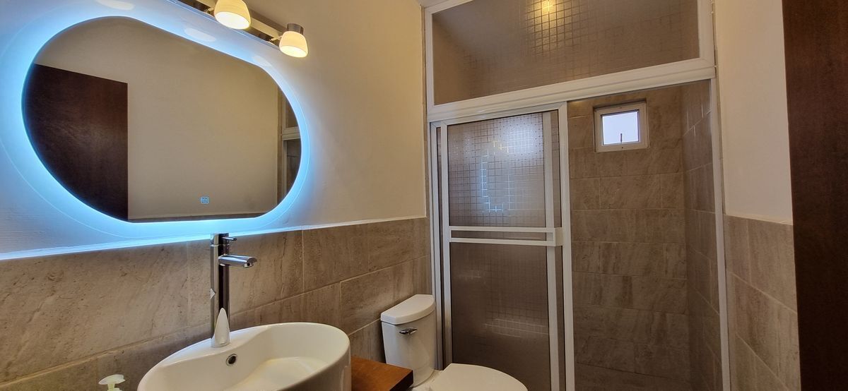 25 de 47: BAÑO SEGUNDO PISO