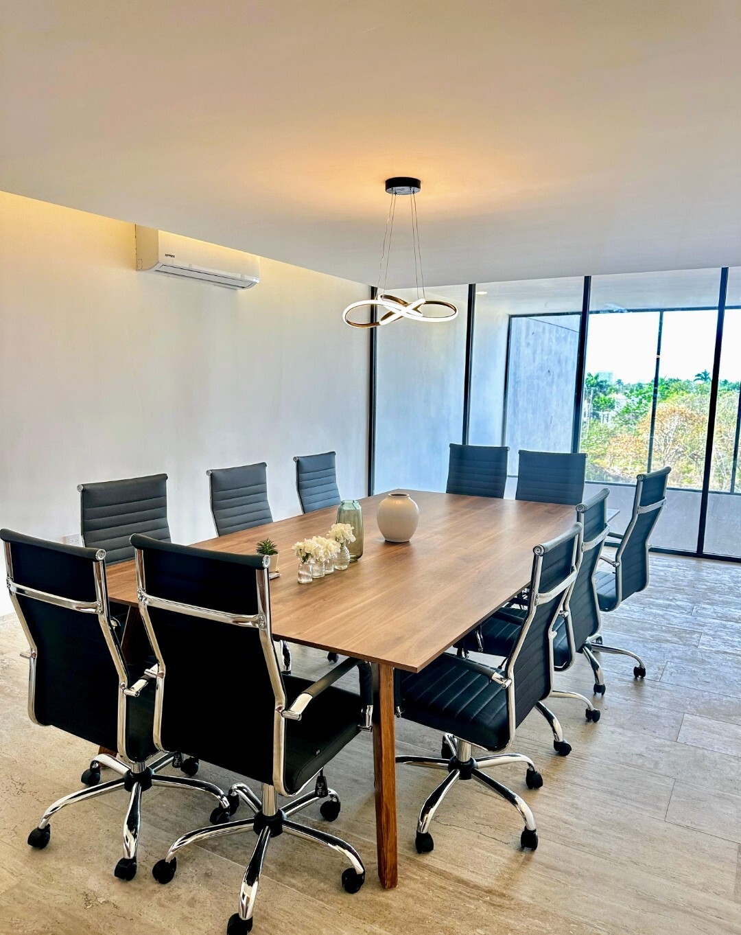 24 de 27: Sala de juntas