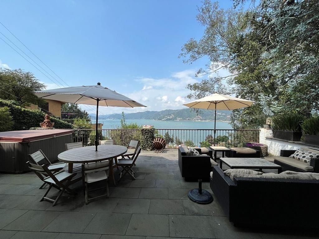 Terraza con sala exterior, mesa para 8 y jacuzzi y asador, foto 4 de 30
