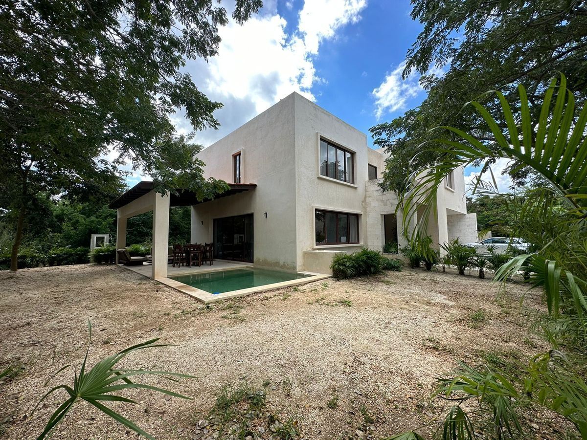 Venta o renta de residencia en Zona Norte Country Club Mérida Yucatán