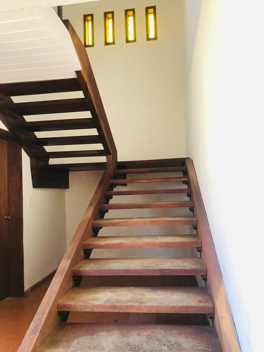 Escaleras a segundo nivel: Madera