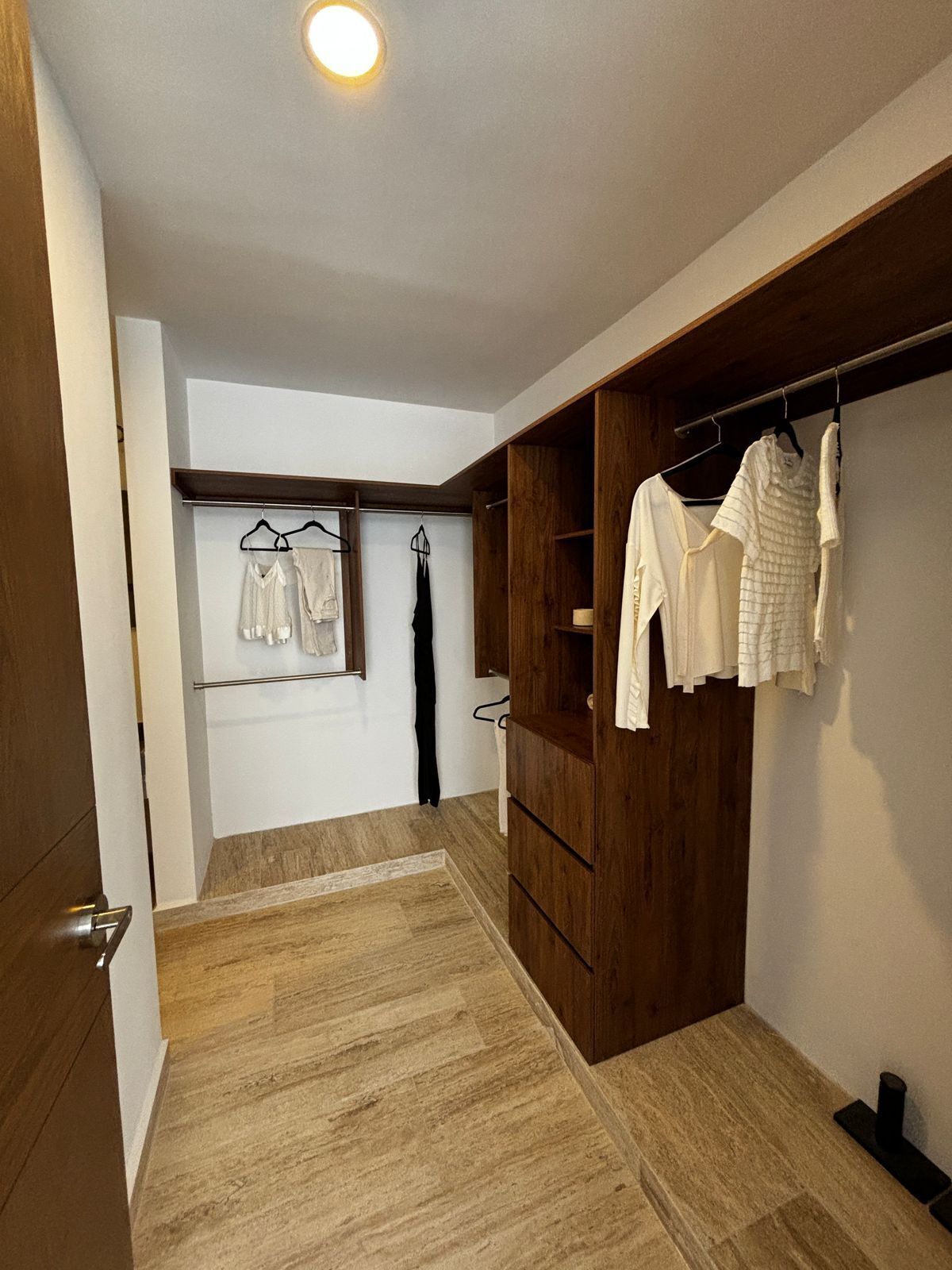 6 de 21: Closet Vestidor