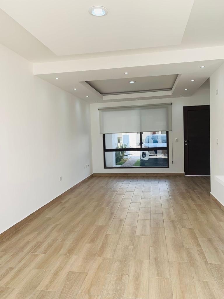 CASA EN RENTA FRENTE AL WALMART DE ZIBATÁ. QUERÉTARO SH EasyBroker