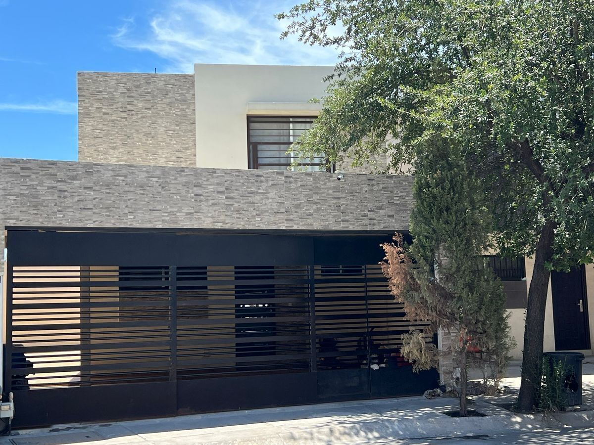 Casa en Venta con terreno excedente en Bonaterra Apodaca Nuevo León