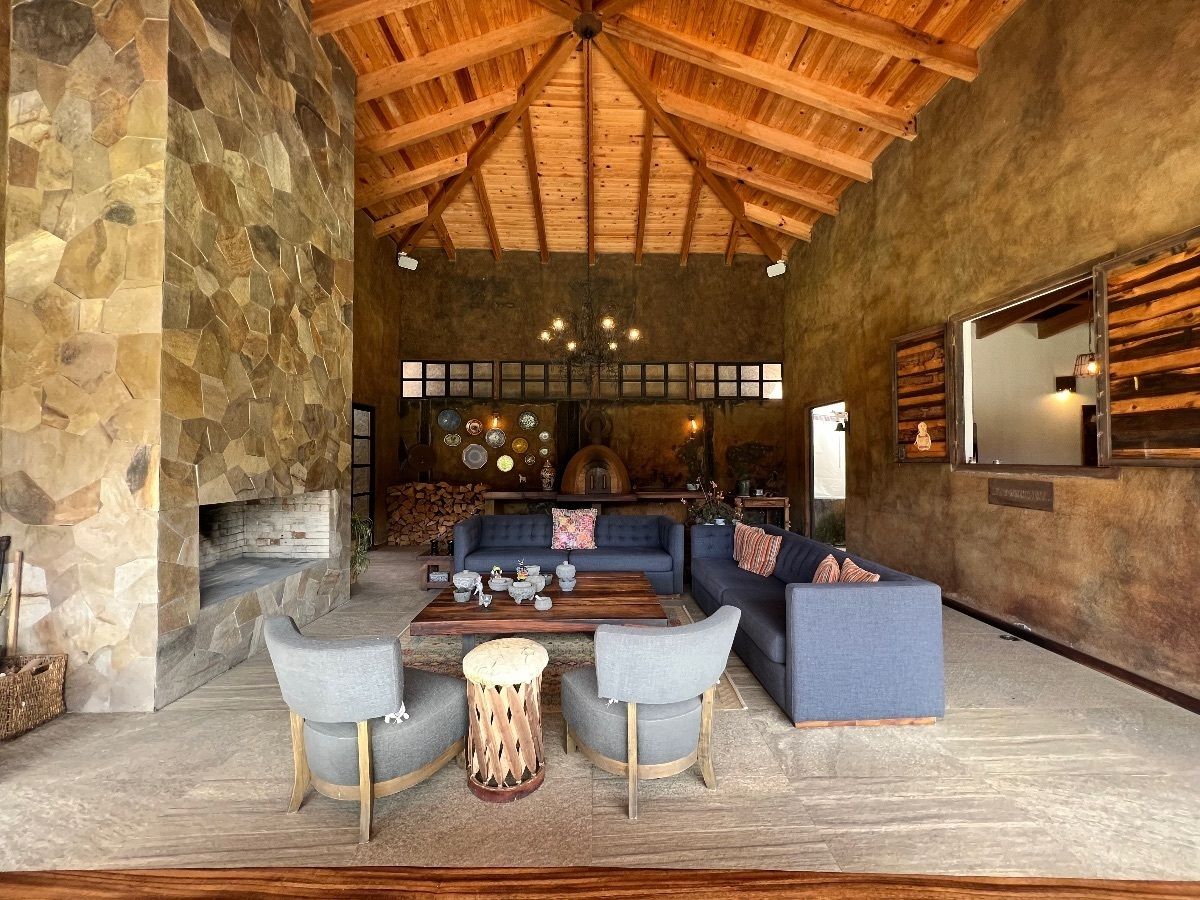 Área de caballerizas: Sala exterior conecta con la cocina
