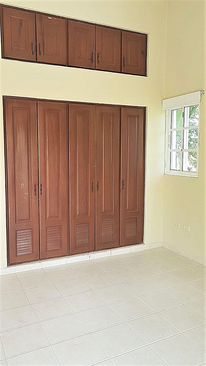 ALQUILER DE AMPLIA VILLA DE 3 HABITACIONES SIN MUEBLES BAVARO EasyBroker