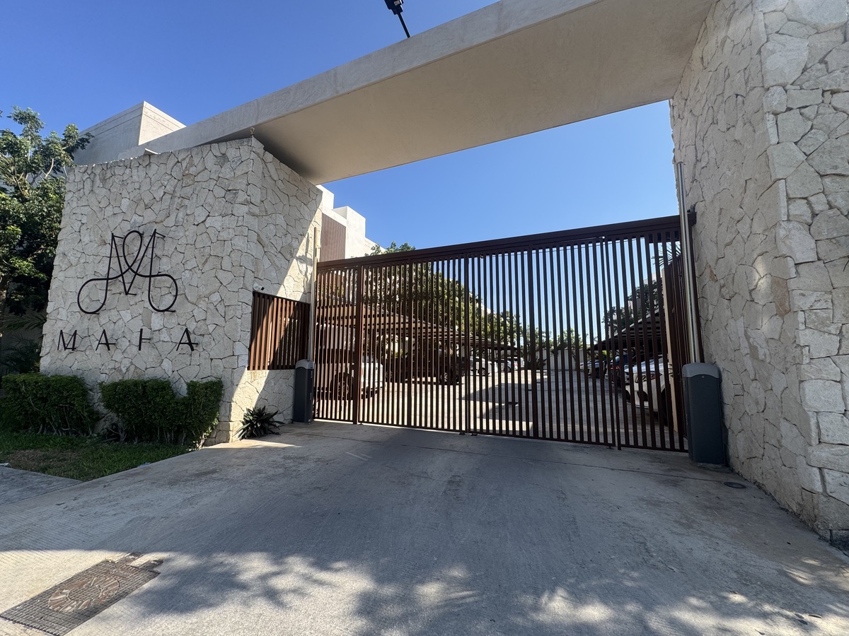 2 of 32: FACHADA