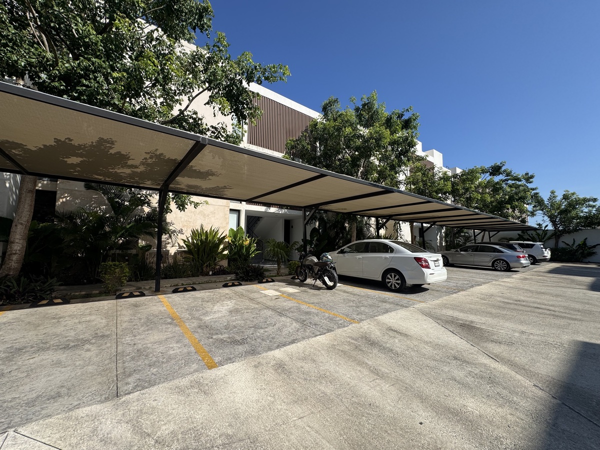 4 de 36: ESTACIONAMIENTO