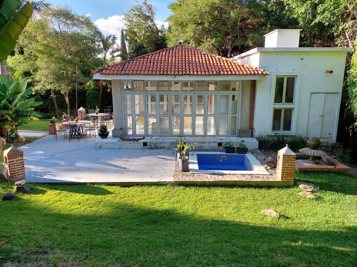 CASA EN VENTA FRENTE AL LAGO DE CHAPALA.