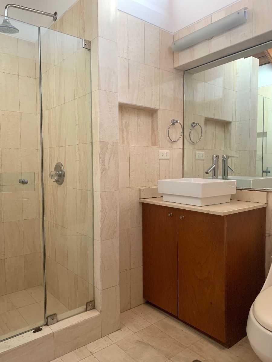 28 de 30: Baño tercer dormitorio 