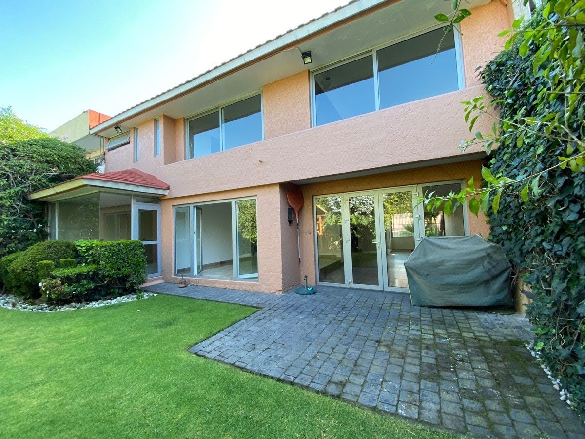 Casa con jardín, foto 1 de 14