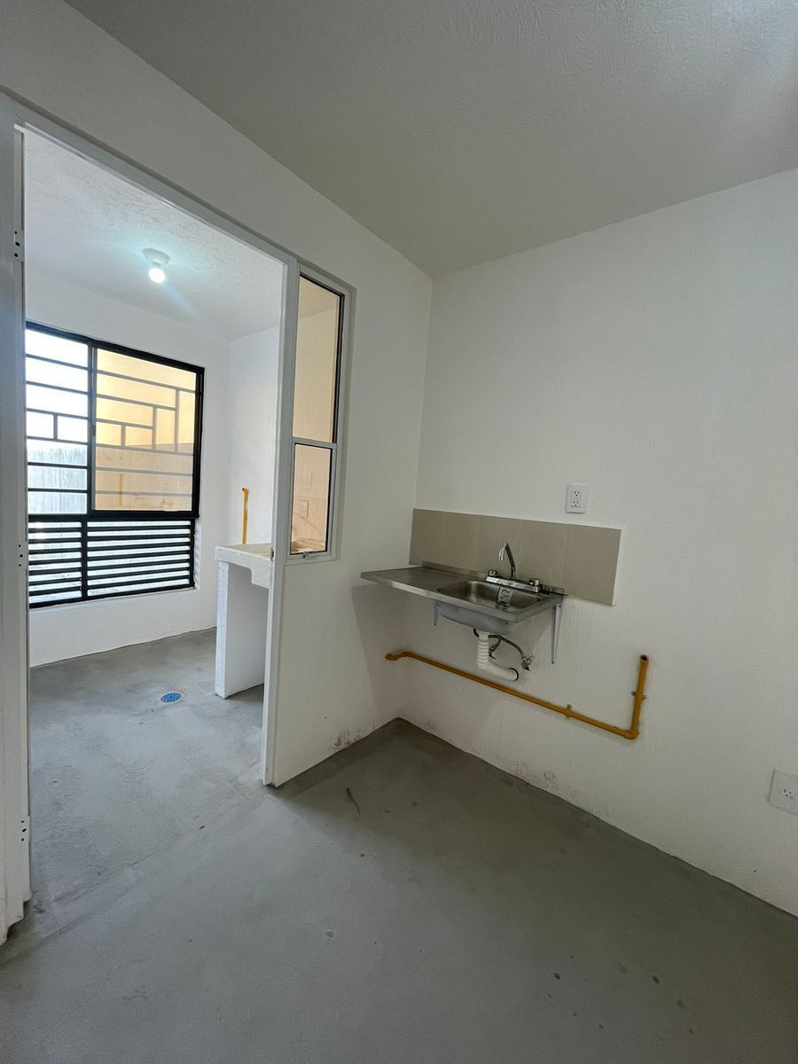 4 de 8: Cocina y Cuarto de Lavado