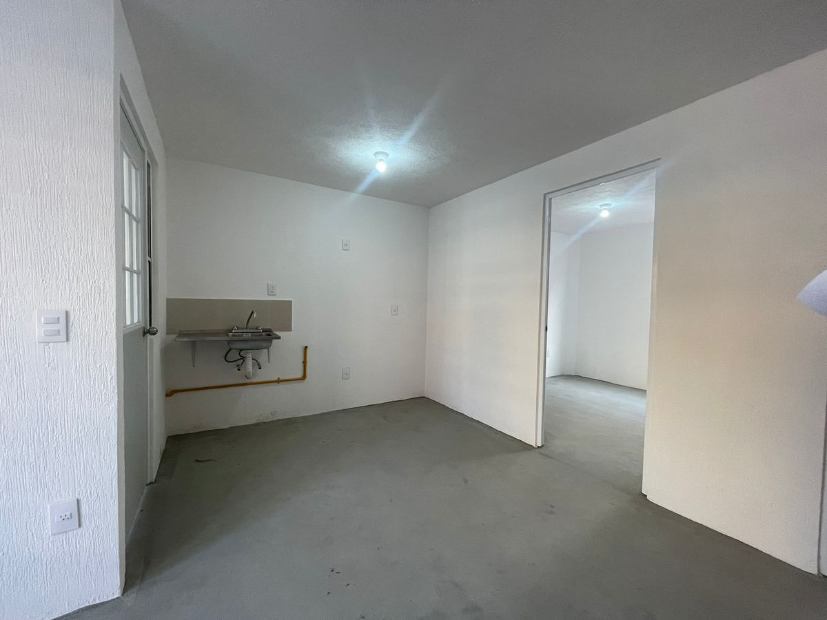 3 de 8: Vista hacia la Cocina