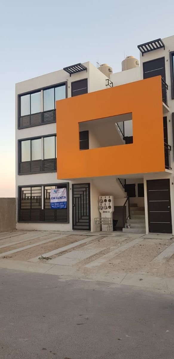 1 de 8: Entrada Principal