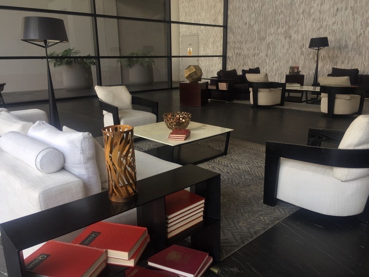 5 de 23: amplio lobby