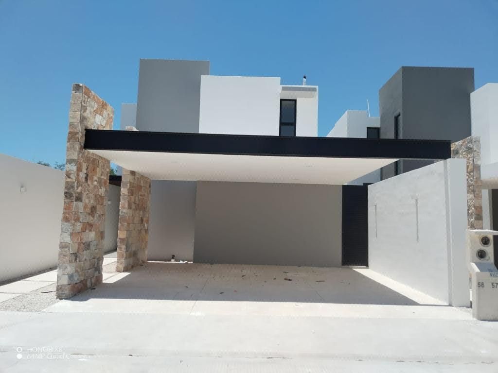 Casa en Venta en Merida, Dentro de Privada Residencial