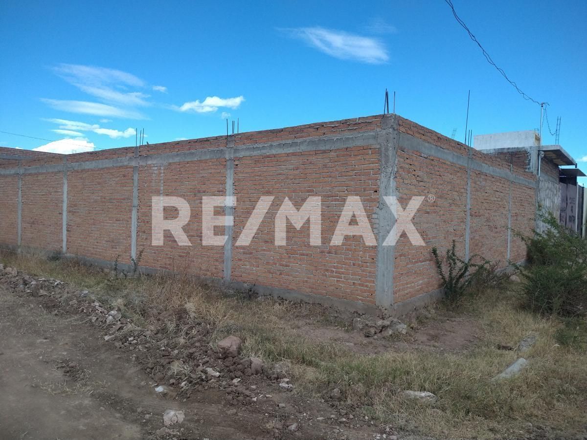 Terreno en venta completamente bardeado