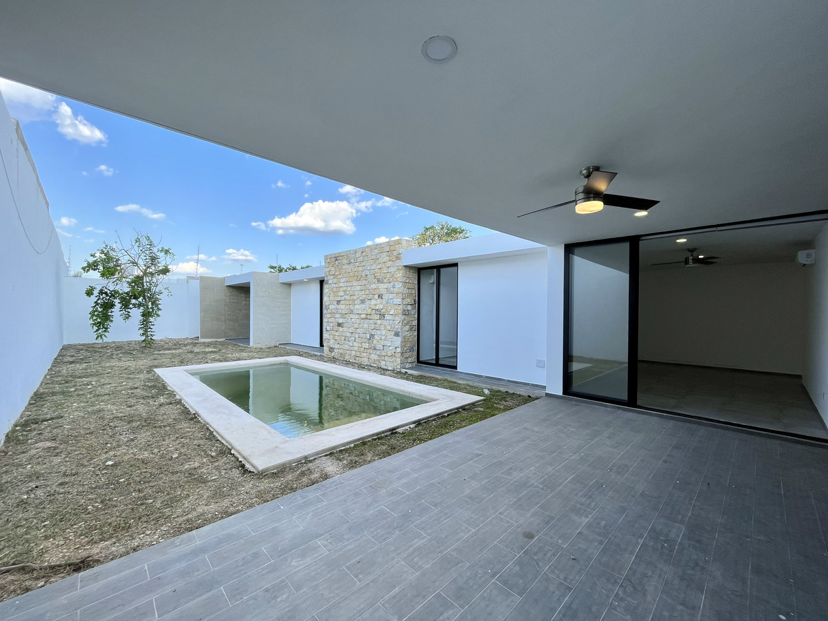 32 de 35: Terraza Posterior Techada