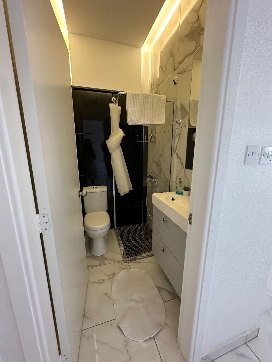 5 of 6: Bathroom 