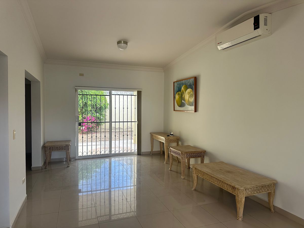 6 de 25: Sala y comedor