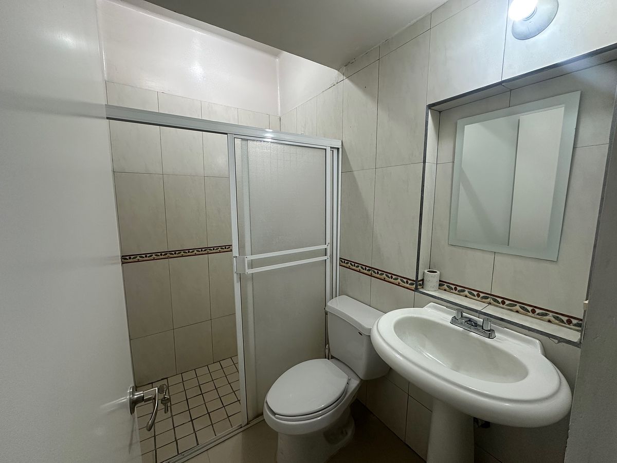 18 de 25: Baño completo para habitación 2 y 3