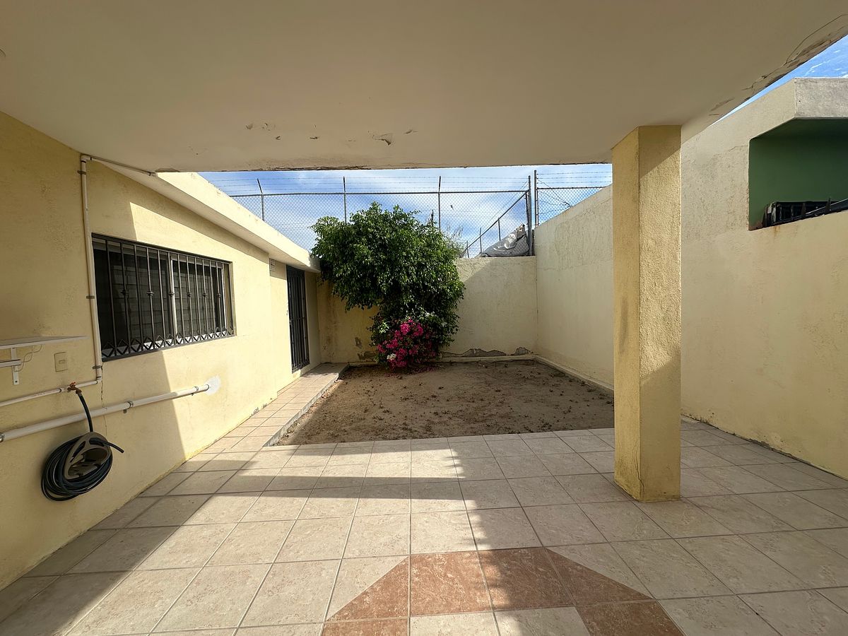 23 de 25: Patio trasero