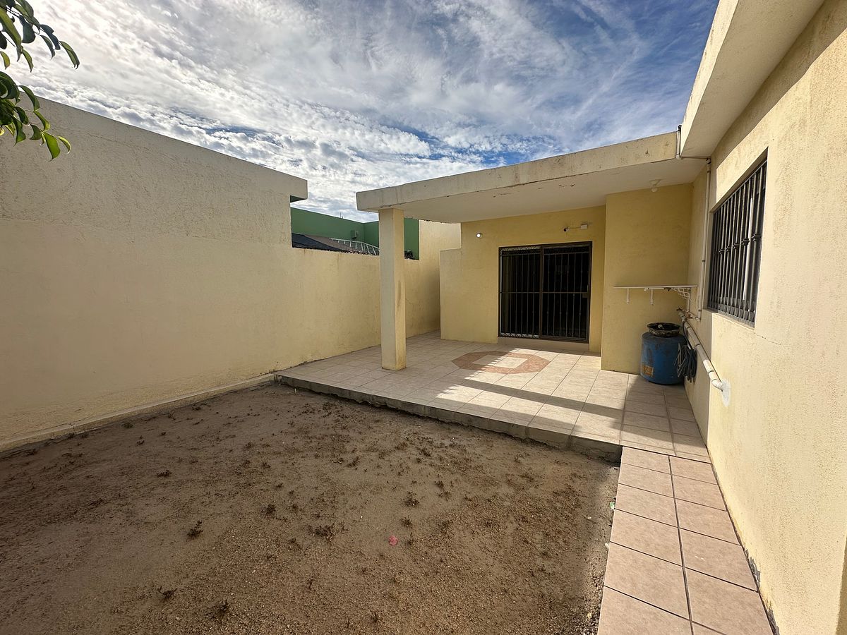 25 de 25: Patio trasero