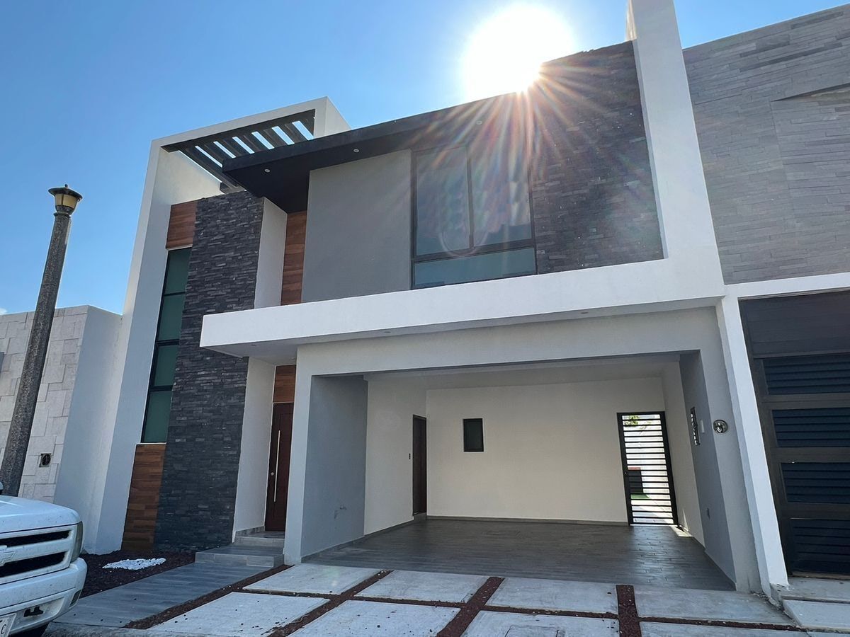 Casa en venta en Fracc. Lomas del Sol. ALVARADO, VER. RIVIERA VERACRUZANA