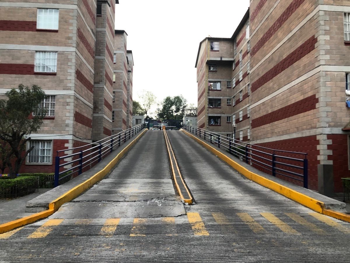 3 de 19: rampa de acceso al estacionamiento