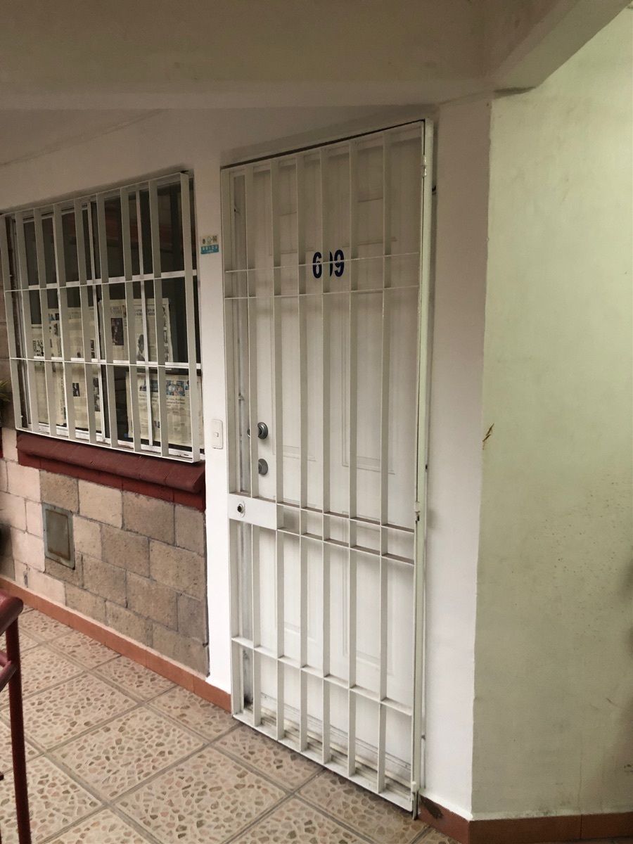 5 de 19: Puerta de acceso al depto