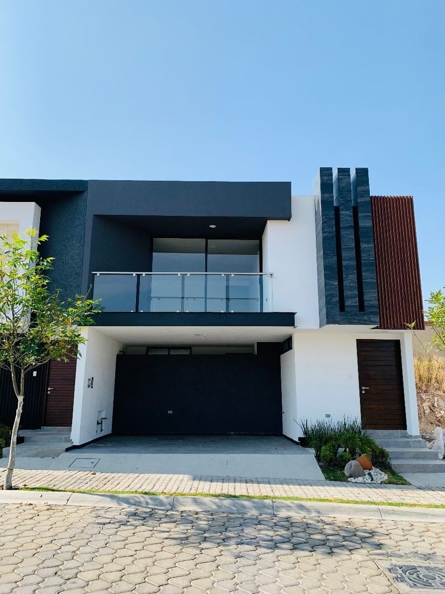 CASA EN VENTA CON DISEÑO VANGUARDISTA PARQUE AGUASCALIENTES