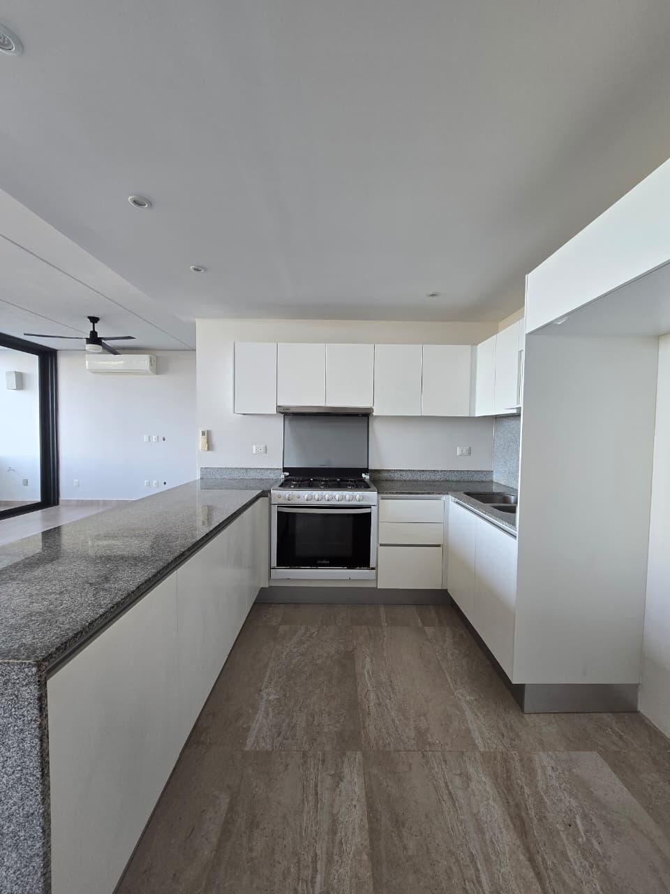 2 of 22: Penthouse en renta con roof en Palmaris Cancun