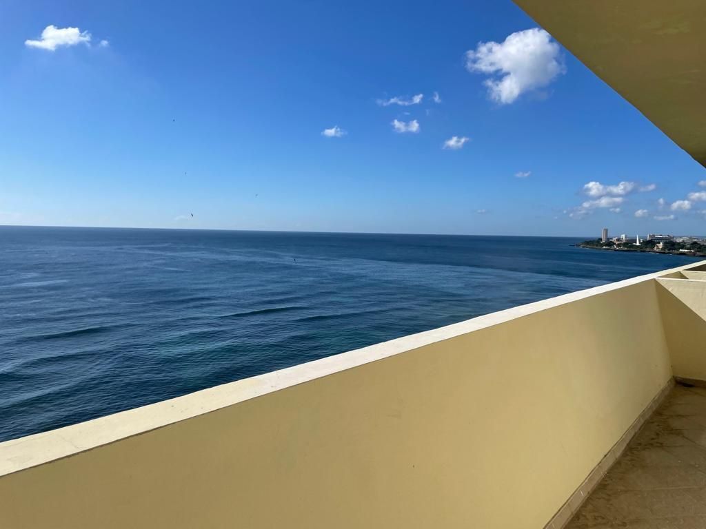 10 de 22: balcon con vista al mar