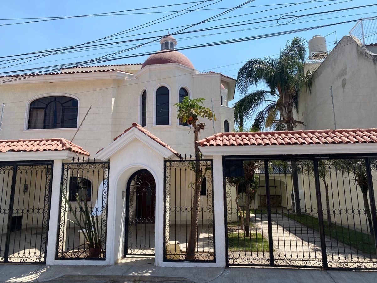 34 of 36: Fachada