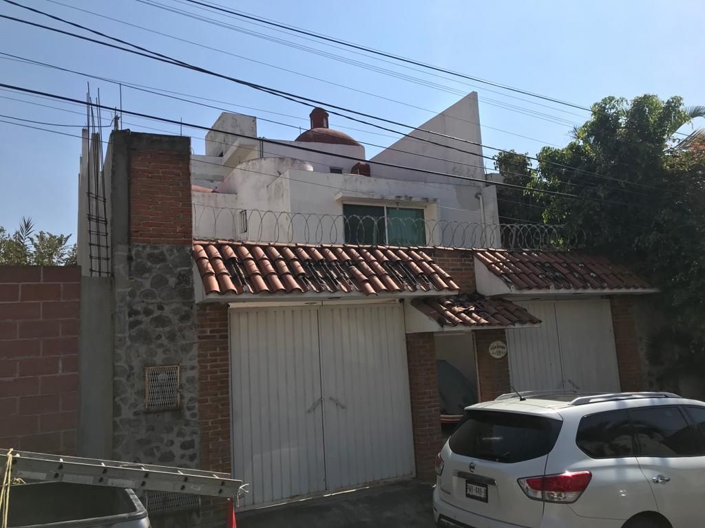 Casa en venta en Col. Tulipanes, Cuernavaca; Morelos