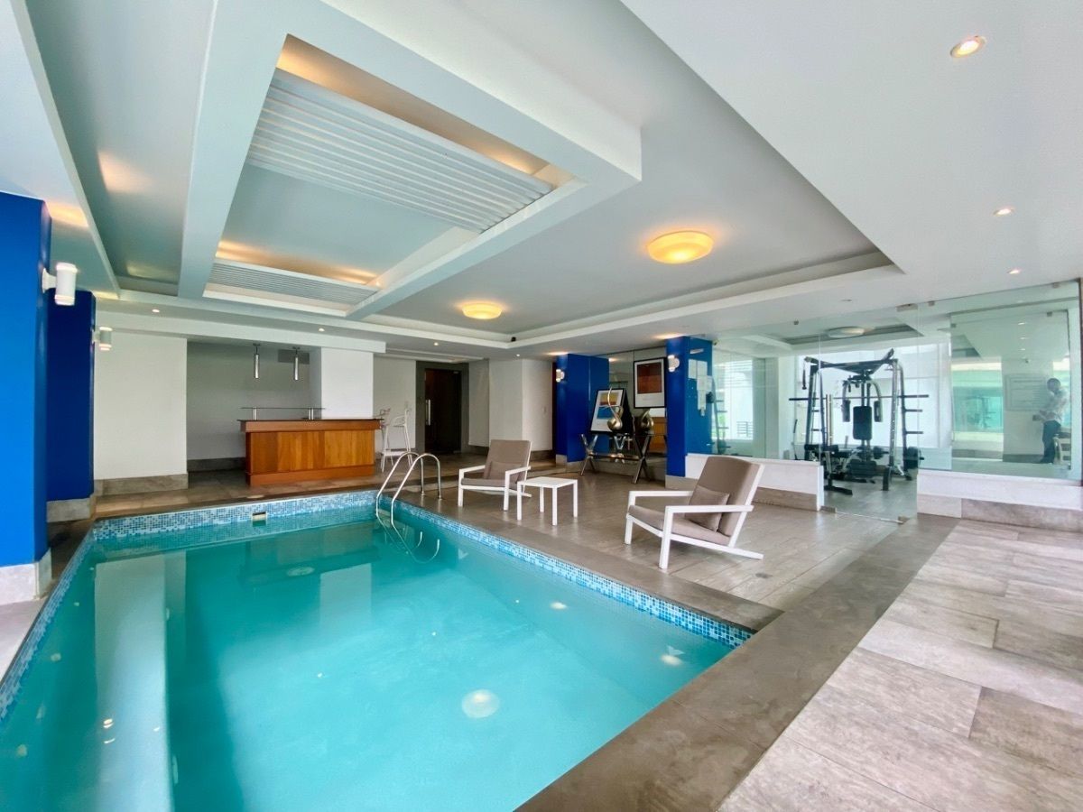 1 de 21: Terraza con Piscina