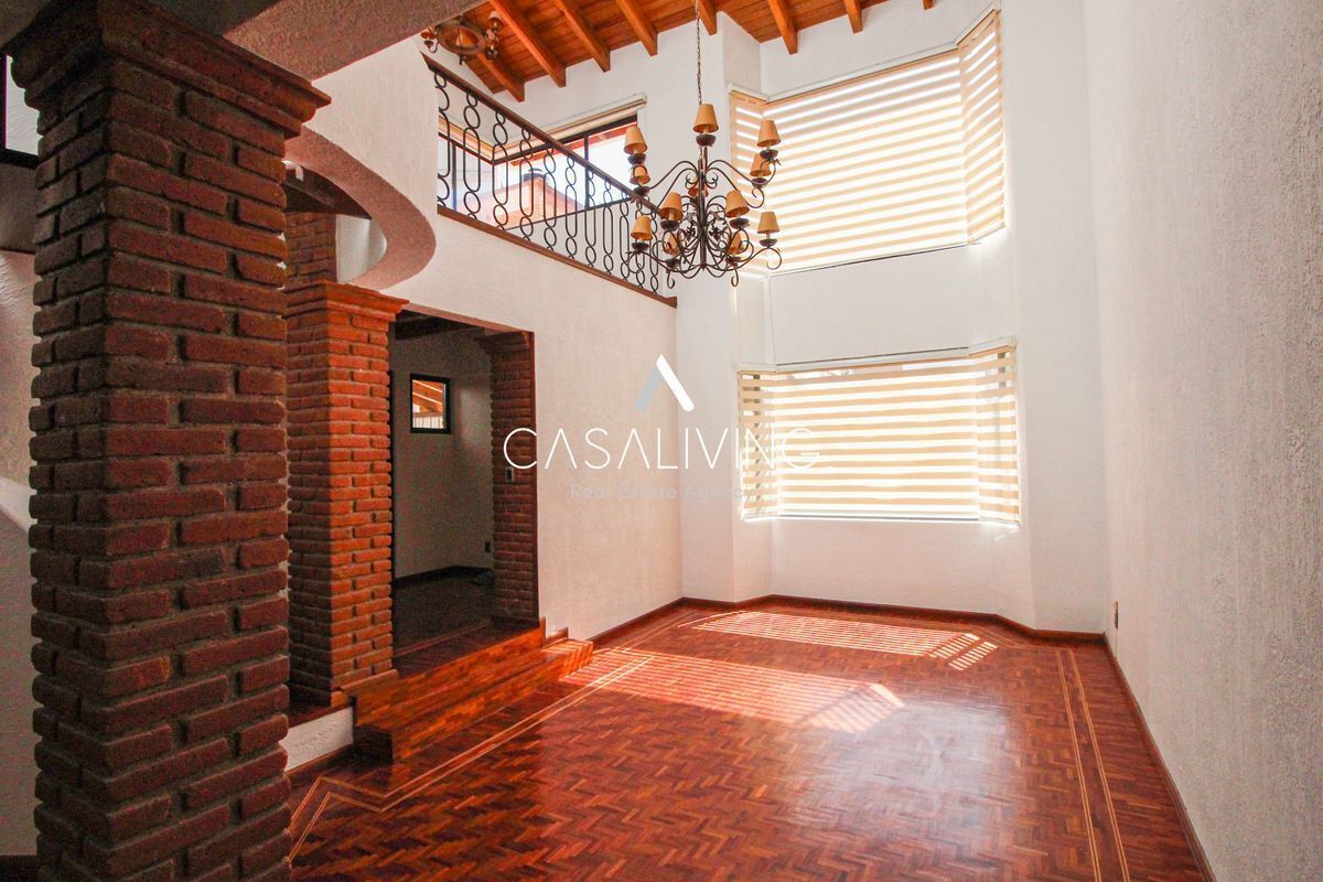 3 of 23: Sala