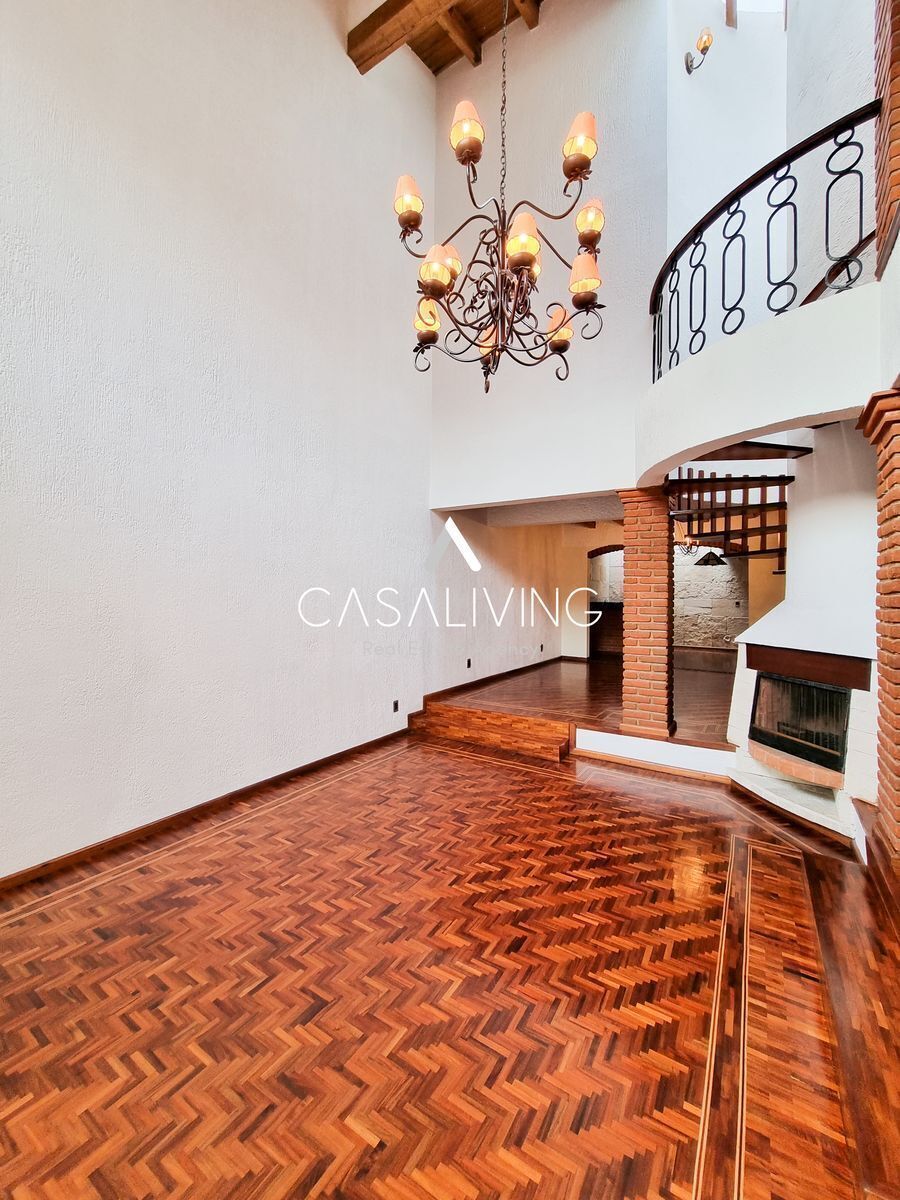 4 of 23: Sala