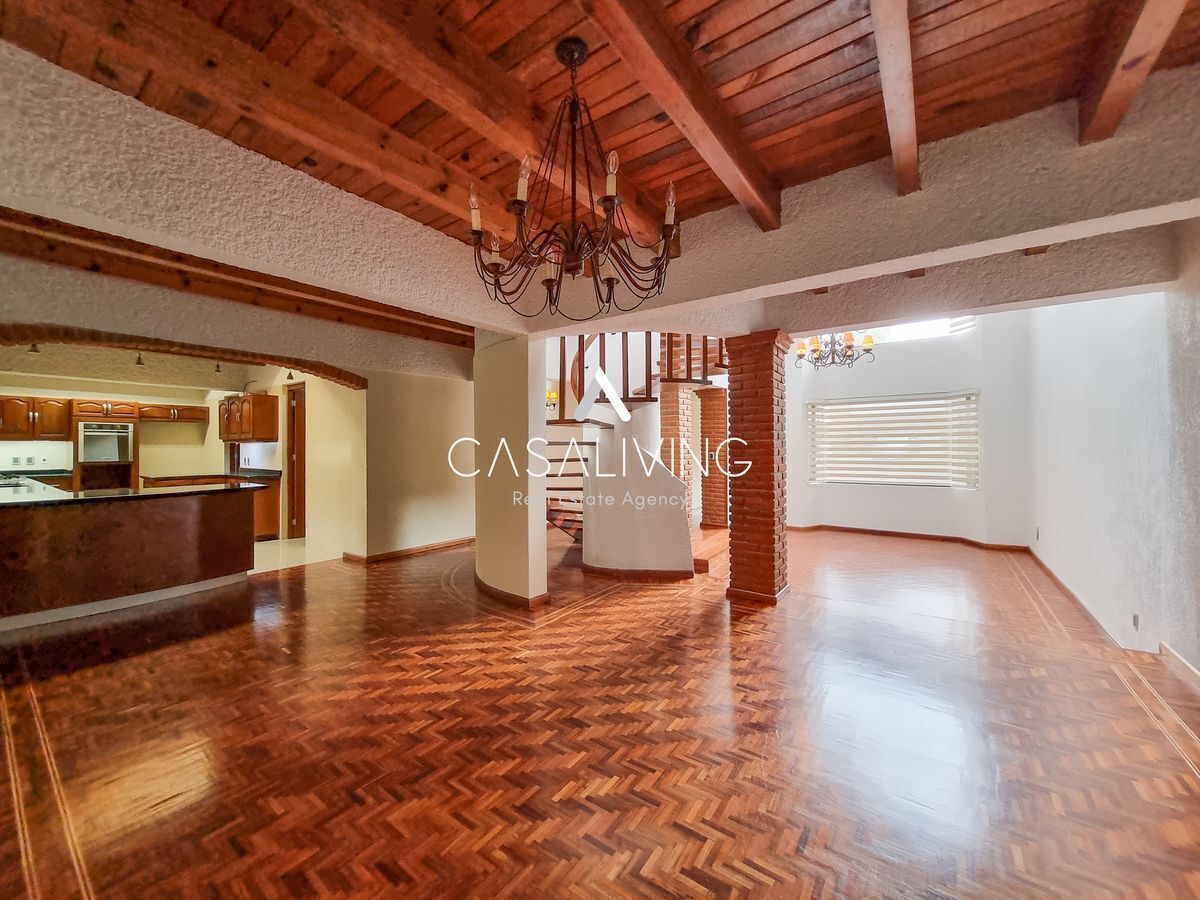 2 of 23: Sala comedor