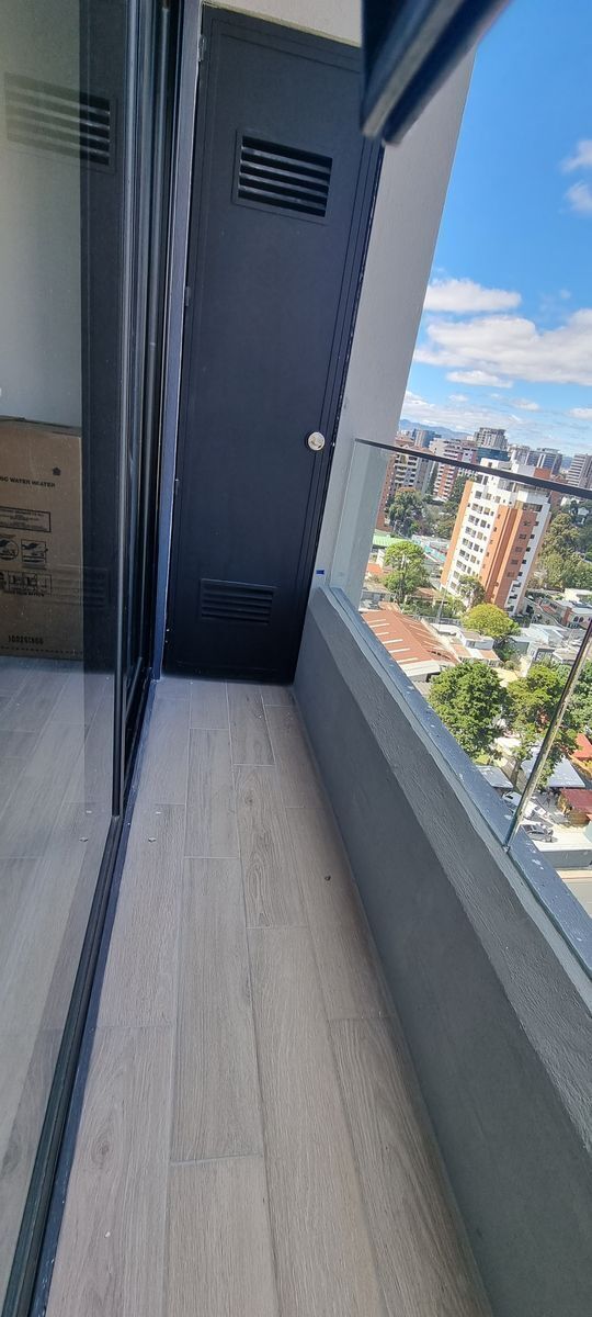 3 de 16: Amplio balcón