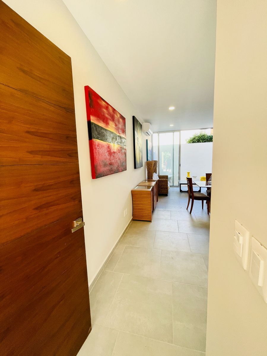 5 de 28: Puerta principal