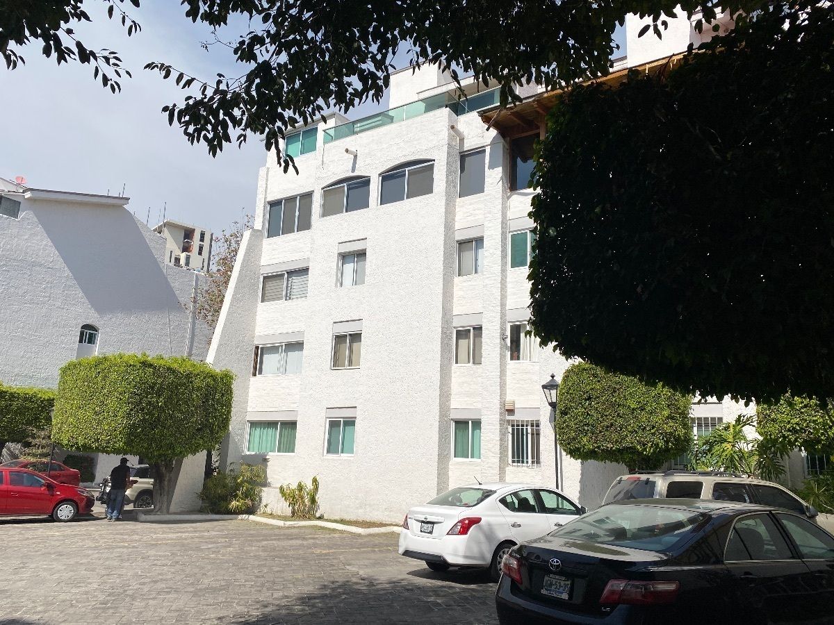 2 de 34: departamento en Country Club
